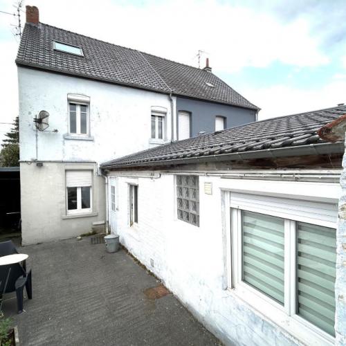 Maison 1930 semi individuelle développant 119m2 et bâtie sur