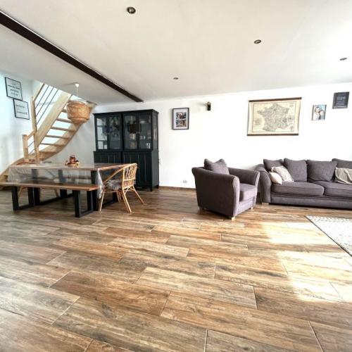 Maison semi individuelle de 127m2 bâtie sur 1963m2 de terrai