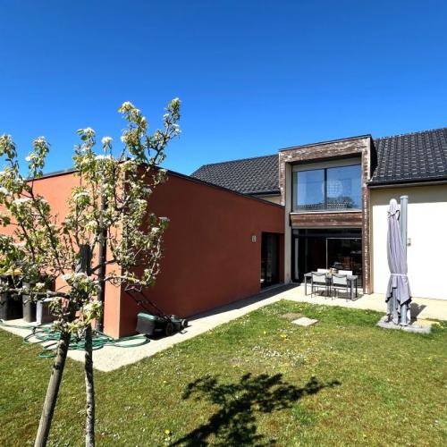 Pavillon individuel semi plain pied de 2013 développant 157m