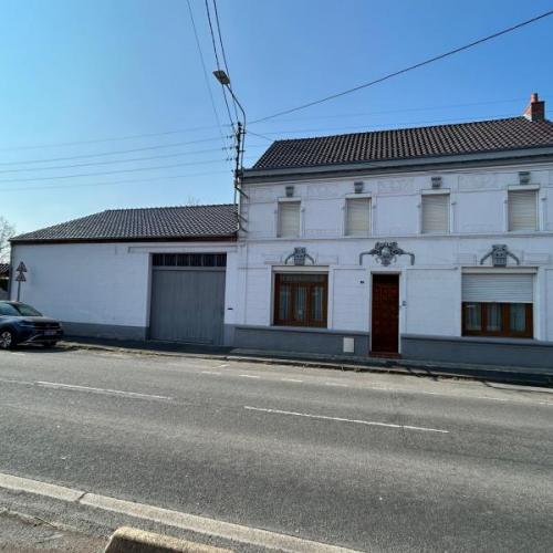 Maison bourgeoise Semi individuelle développant de beaux vol