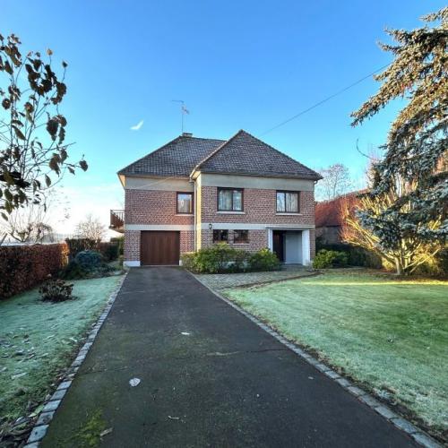 Proche des commodités beau potentiel pour cette maison indiv