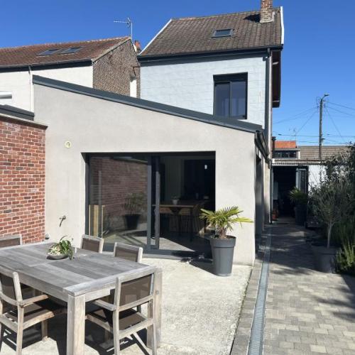 Maison 1930 semi individuelle entièrement rénovée avec gout 