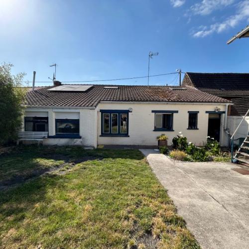 Maison mitoyenne plain-pied secteur proche accès autoroute, 