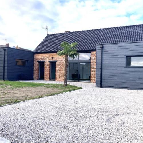 Grange entièrement rénovée en plain-pied, développant 160m2 