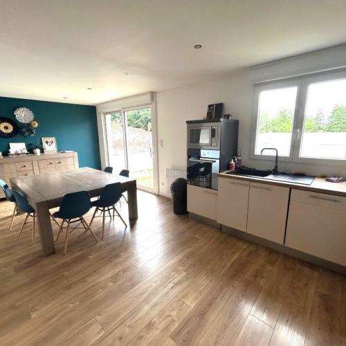 Maison semi-individuelle de 118m2 rénovée bâtie sur une parc