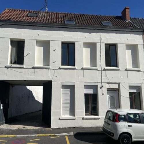Hyper centre, maison semi individuelle à rénover de 92m2 ave