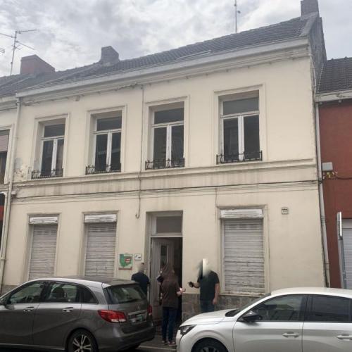 Maison de style bourgeoise mitoyenne en centre ville avec ja