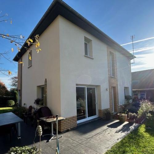 Pavillon individuel R+1 de 2012 développant 115m2 et bâti su