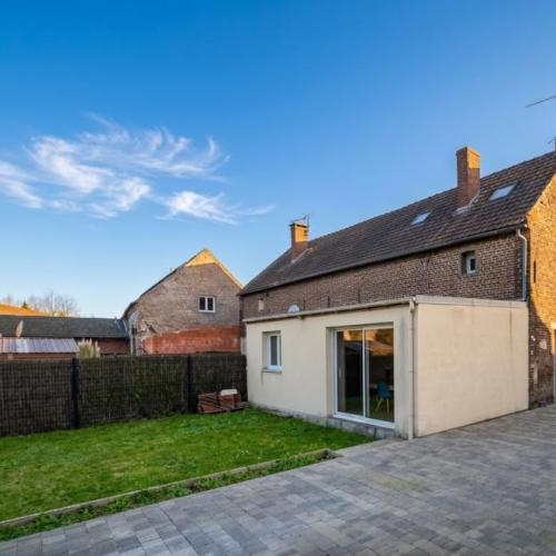 Maison de campagne semi individuelle développant 120m2 et bâ