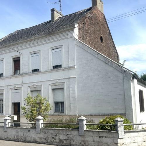Maison de style bourgeoise, individuelle à rénover, développ