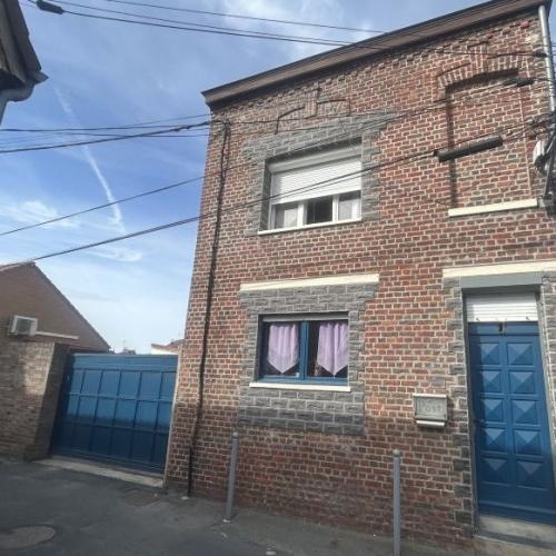 Située en centre ville, proche des commodités et de la gare,