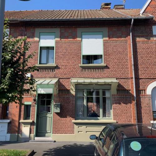 Maison 1930 mitoyenne en excellent état bâtie sur un terrain