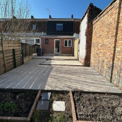 Proche frontière, maison 1930 mitoyenne entièrement rénovée 