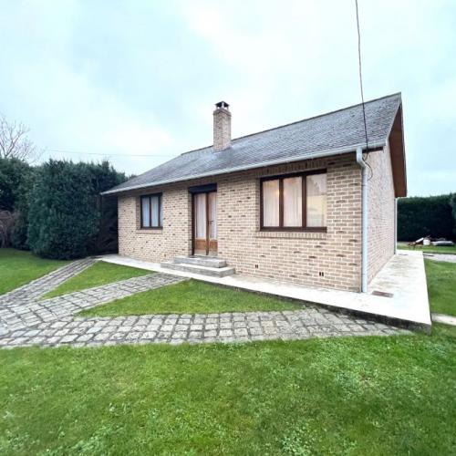 Plain pied individuel avec garage et dépendance, le tout bât