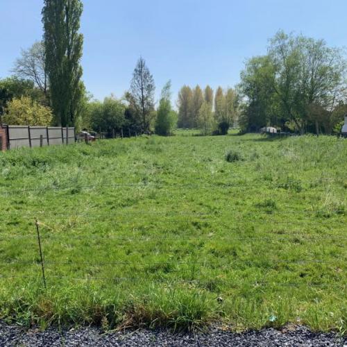Terrain en second rang, belle superficie, rue calme, adaptat