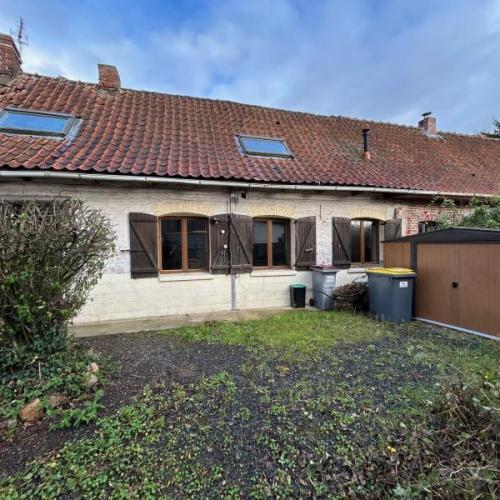 Fermette en L à rénover complétement développant 152m2 et bâ