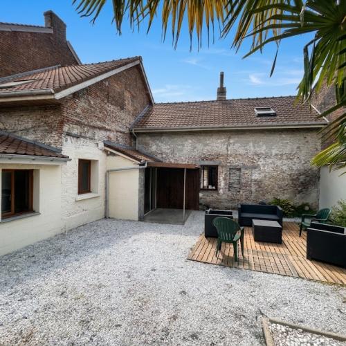 Maison semi individuelle de 1856 développant 121,55m2 et bât