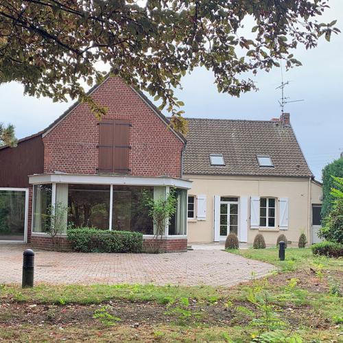 Beau volume pour cette maison rénovée par architecte + terra