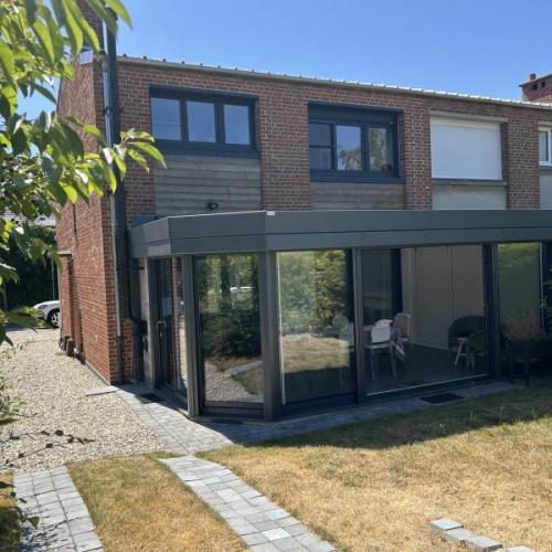 Maison semi individuelle entièrement rénovée avec gout, sect