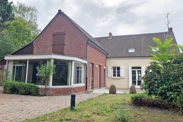 Maison de campagne individuelle à rénover, beaux volumes ! C