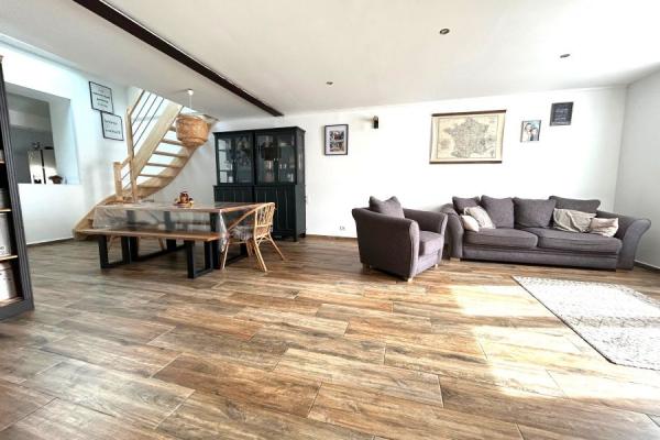 Maison semi individuelle de 127m2 bâtie sur 1963m2 de terrai