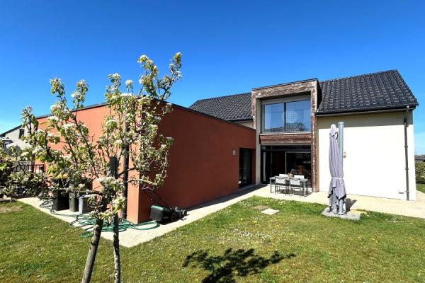 Pavillon individuel semi plain pied de 2013 développant 157m