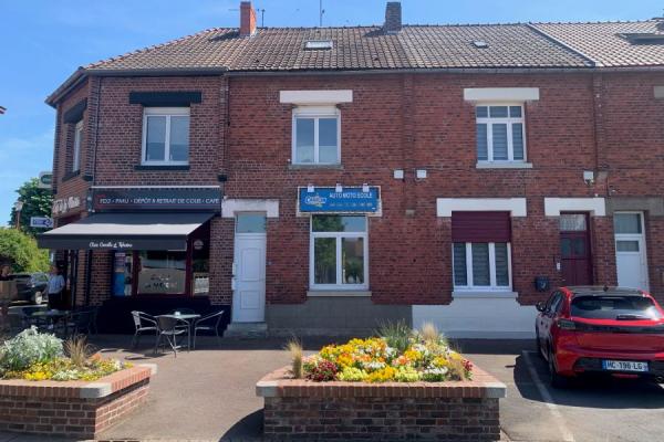 Immeuble à usage mixte, idéal investissement, comprenant RC 