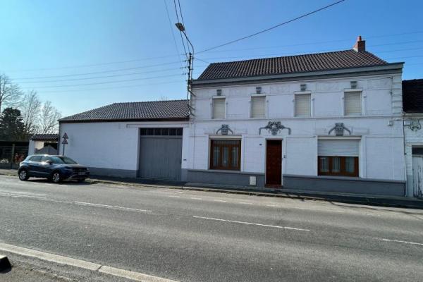 Maison bourgeoise Semi individuelle développant de beaux vol