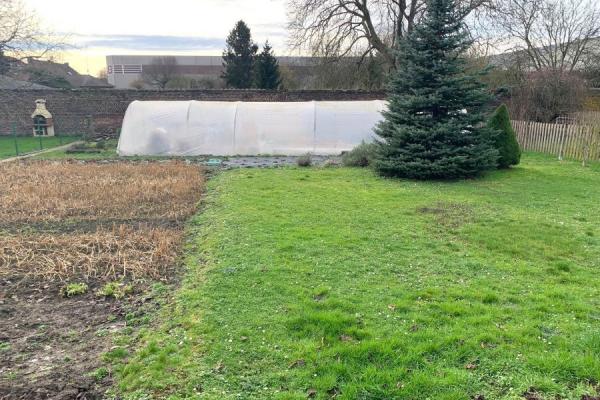Terrain à bâtir d'une superficie de 404m2 environ ! 
