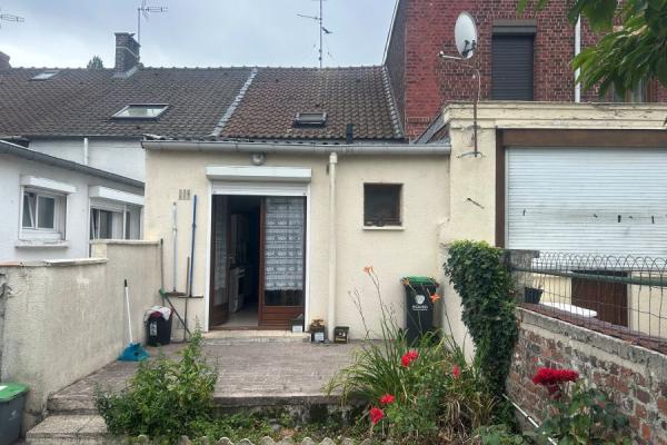 Maison de ville mitoyenne de 72,75m2 bâtie sur 183m2 de terr