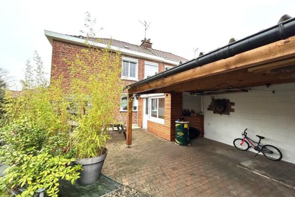 Proche du centre et des commodités, semi individuelle très b