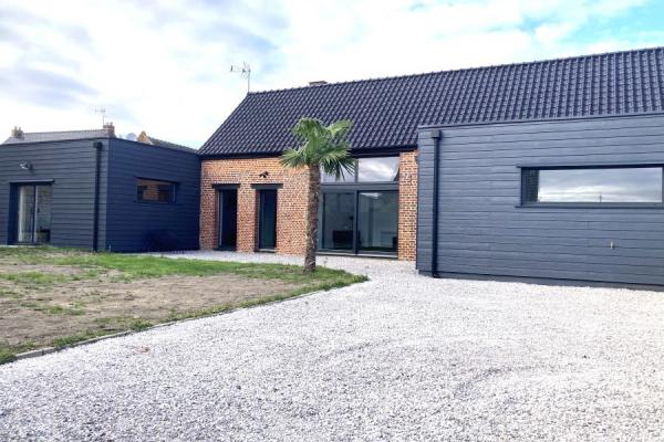 Grange entièrement rénovée en plain-pied, développant 160m2 
