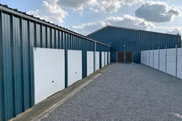 EXCLUSIVITE ! Idéal investisseurs ! Lot de 19 garages + 1 bo