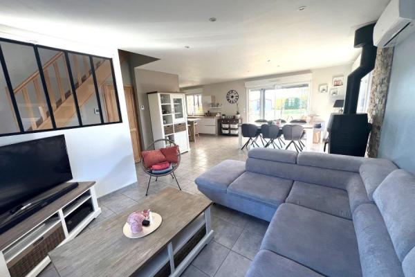 Pavillon individuel de 2014 d'une superficie de 130m2 enviro