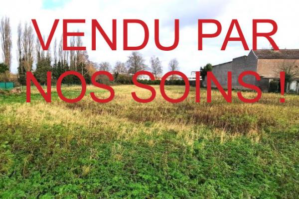 Terrain à bâtir, beau potentiel, en front de rue !