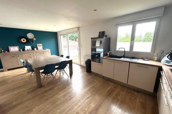 Maison semi-individuelle de 118m2 rénovée bâtie sur une parc