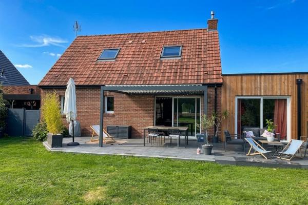 Pavillon individuel semi plain-pied, développant 141m2 et bâ