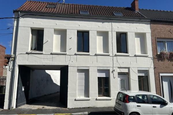 Hyper centre, maison semi individuelle à rénover de 92m2 ave