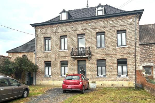 Maison de style Bourgeoise entièrement rénovée située au coe