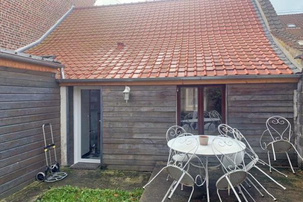 Maison de ville mitoyenne avec jardin et garage indépendant 