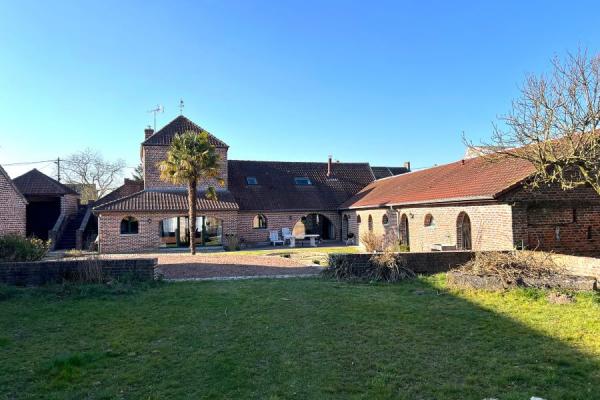 Ancienne Brasserie rénovée avec gout, charme et cachet, 251m