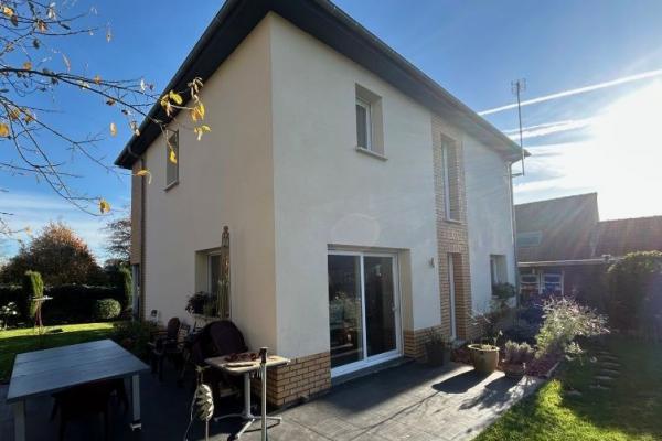 Pavillon individuel R+1 de 2012 développant 115m2 et bâti su