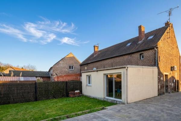 Maison de campagne semi individuelle développant 120m2 et bâ