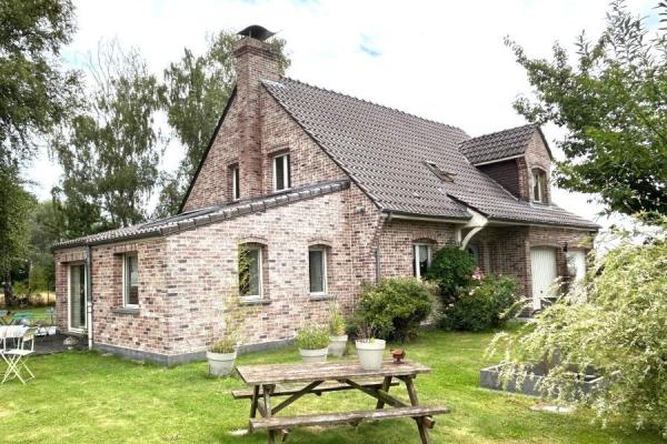 Pavillon individuel de 2000 développant 165m2 de superficie 