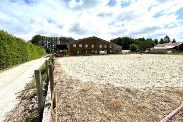 Installations équestres + logement le tout sur une parcelle 