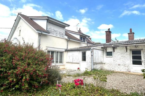 Maison de campagne située au coeur du village bénéficiant de
