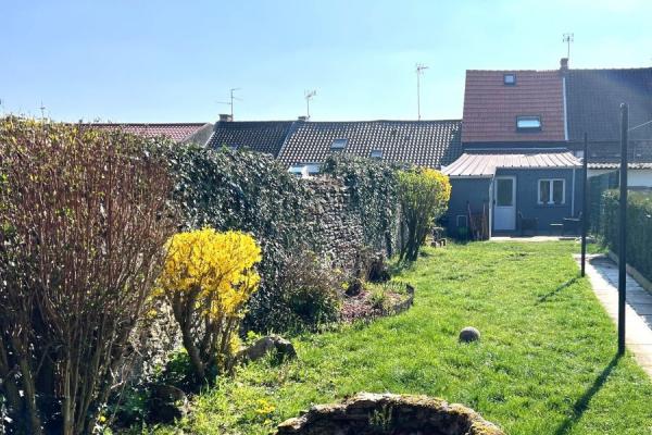 Maison de ville mitoyenne de 108,51m2 bâtie sur une parcelle