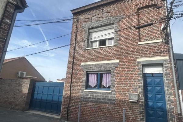 Située en centre ville, proche des commodités et de la gare,