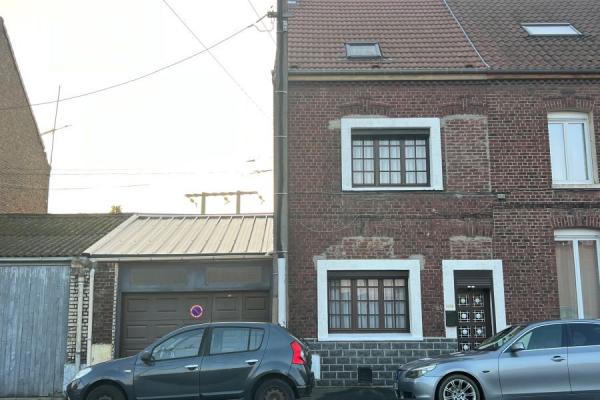 Maison de ville de 91m2 environ avec garage attenant bâtie s