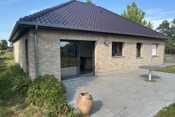 Plain-pied individuel achevé en 2014 développant 110,85m2 et